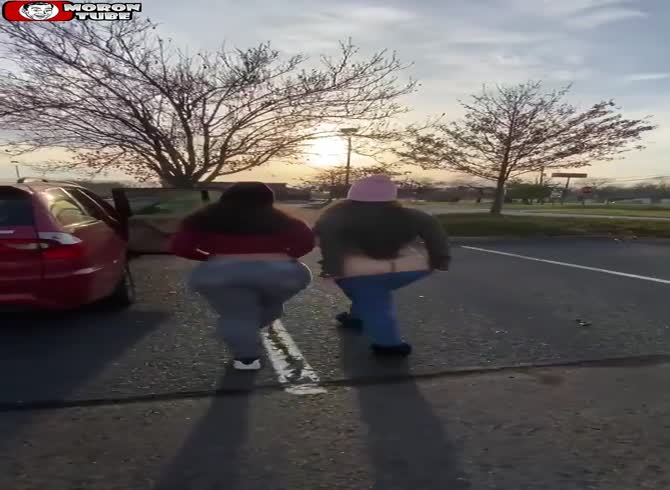 Video :These girls are definitely sisters!